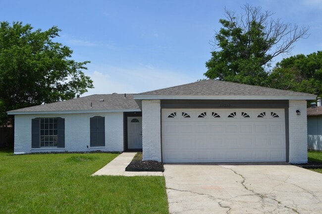 Primary Photo - Beautifully remodeled 3 bed 1.5 bath in the desirable subdivision of Woodstone