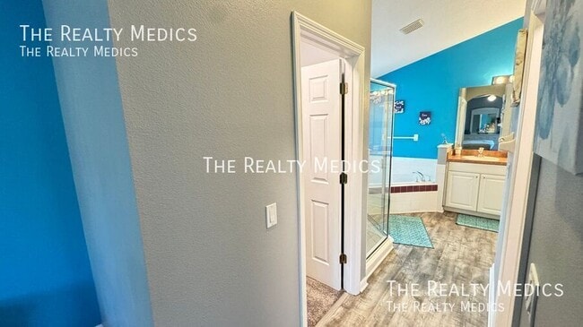 Building Photo - 4802 Cumbrian Lakes Dr