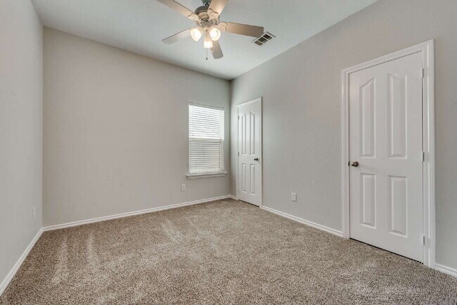 Building Photo - Fantastic 3 bed-2 bath in N. Forth Worth