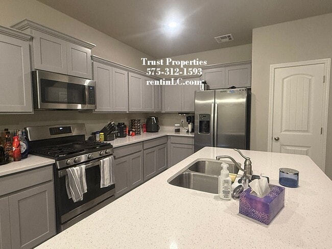 Building Photo - Newer home in Legends West