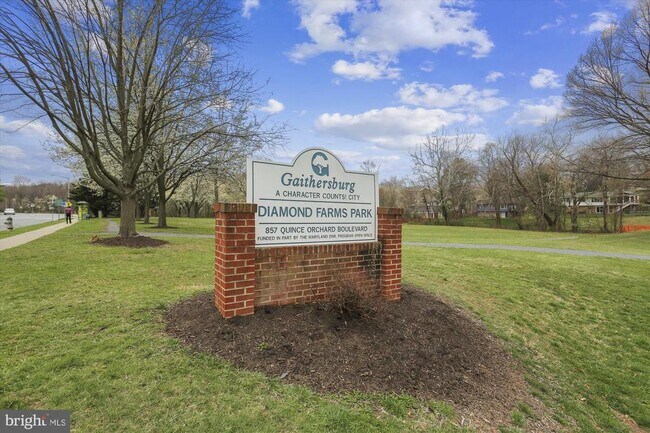 Building Photo - 820 Quince Orchard Blvd