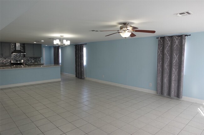 Building Photo - 1102 Winnie St