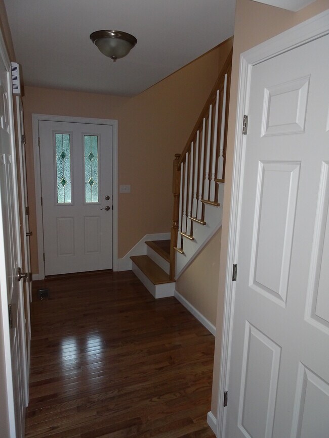 Building Photo - 182 Pearl St