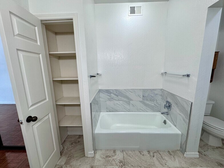 Master Bathroom - 25912 Hayward Blvd