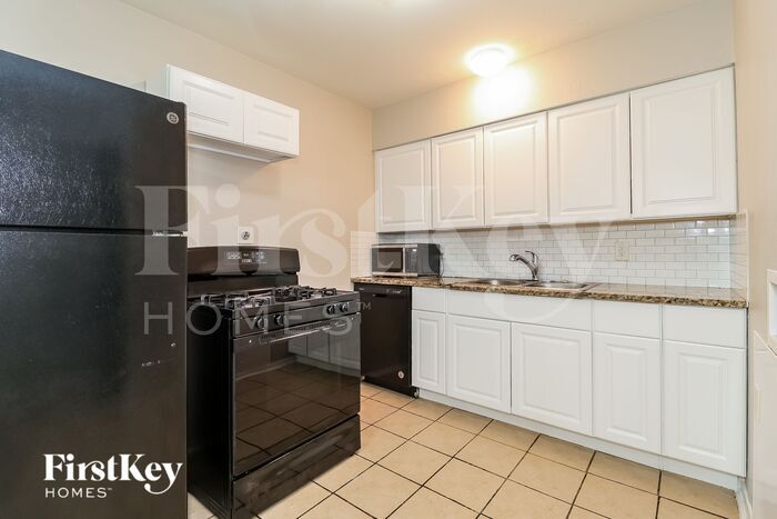 Building Photo - 1407 Gibbins Rd