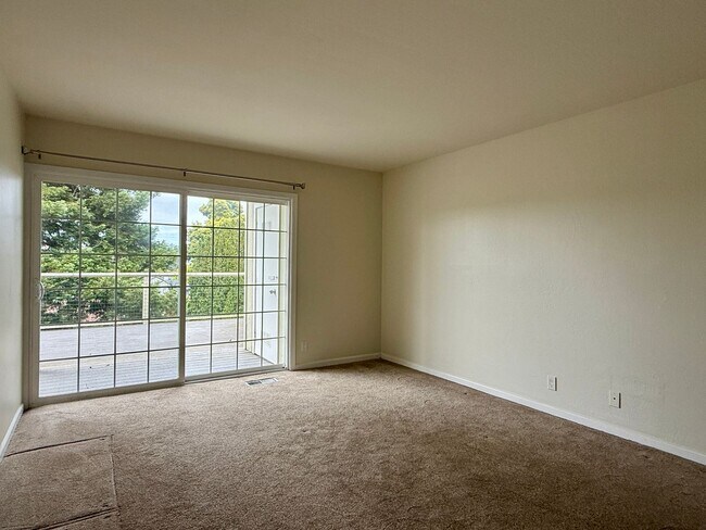 Building Photo - 142 Buchanan Dr