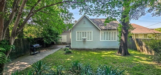 Building Photo - 1389 Agnes Pl