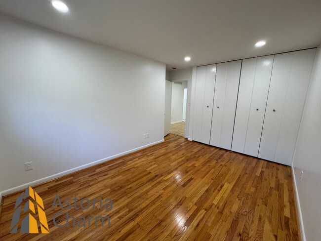 Building Photo - Spacious 5 Bedroom 3 Bath + Den Single Family Detached Home