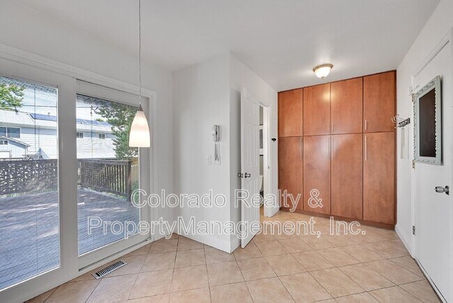 Building Photo - 2430 S Eagle Way