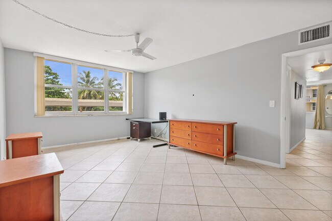 Building Photo - 2121 N Ocean Blvd