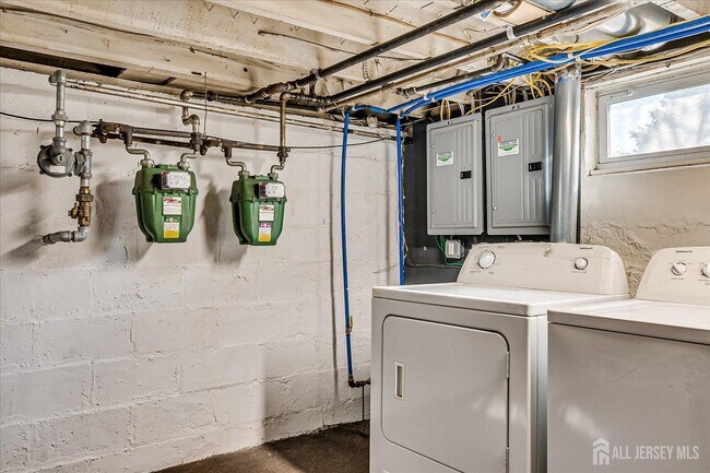 Building Photo - 385 Pierson Ave