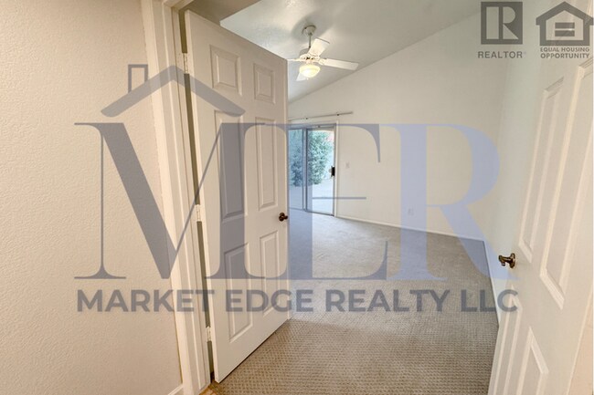 Building Photo - 2Bed/2Bath w/ Office-House at 40th St/Cactus-Garg!