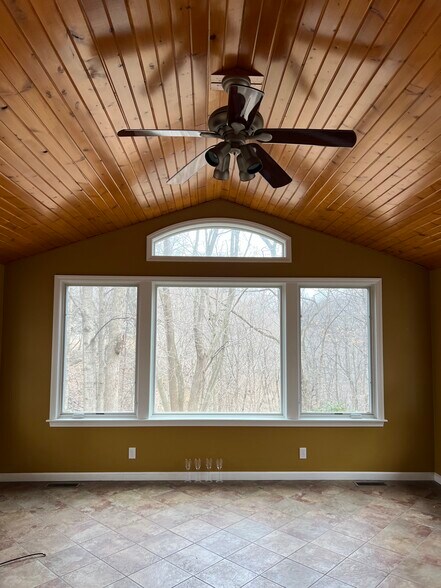 Building Photo - 8817 N Picture Ridge Rd