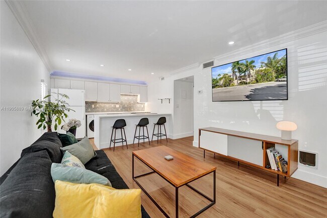 Building Photo - 815 NE 28th St