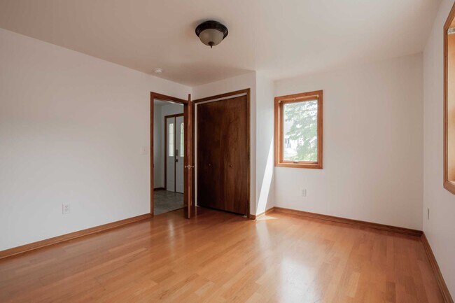 Building Photo - 74 Clinton Pl