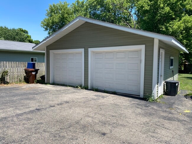 Building Photo - 914 Clay St