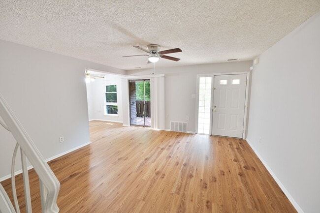 Building Photo - ? Newly Updated 2 Bedroom  1 1/2 BATH in the NORTHEAST near Franklin Mills - Minutes to I95 and R...