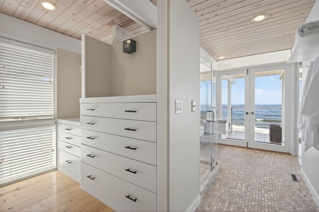 Building Photo - 5432 Rincon Beach Park Dr