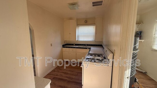 Building Photo - 1541 Olive St