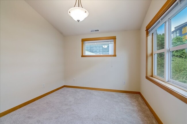 Building Photo - 844 NE 66th St