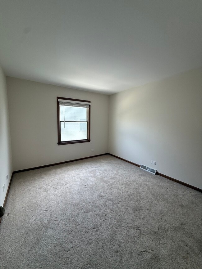 Building Photo - 121 Spuhler Dr