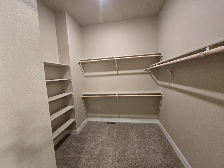 Building Photo - 9404 Roseate Vw