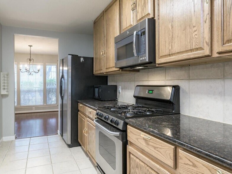 Building Photo - 2316 Paradise Ridge Dr
