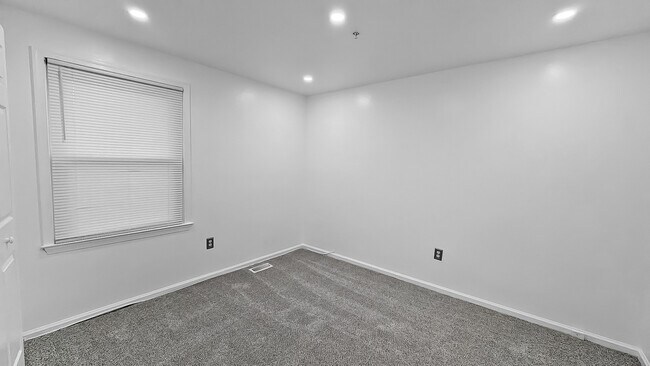 Building Photo - 2302 Old Fort Hills Dr