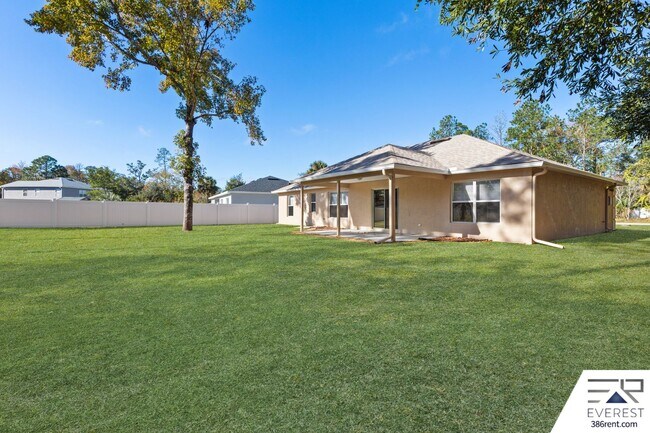 Building Photo - SPACIOUS 3/2/2 IN POPULAR PINE GROVE