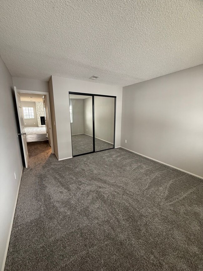 Building Photo - SPACIOUS 2-BEDROOM TOWNHOME WITH LOFT, GARAGE & PRIME LOCATION!