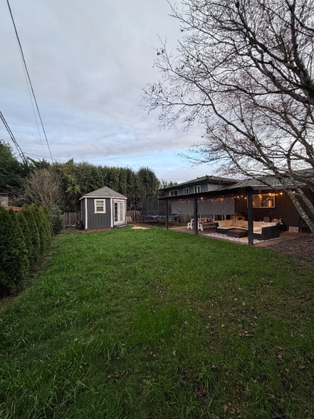 Building Photo - 11295 SW Blakeney St