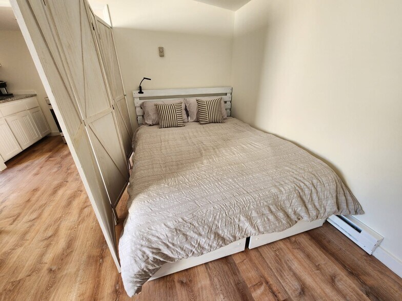 Building Photo - 815 E Curtis Ave