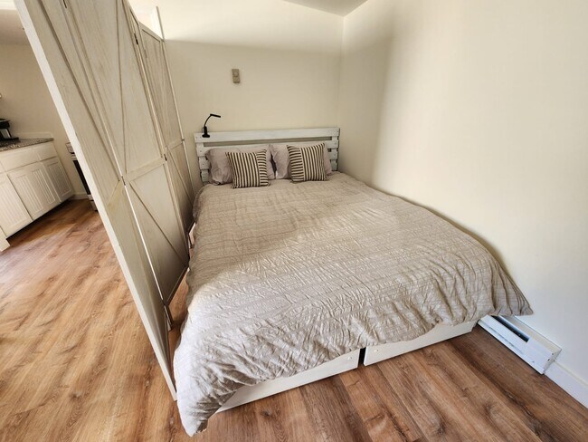 Building Photo - 815 E Curtis Ave