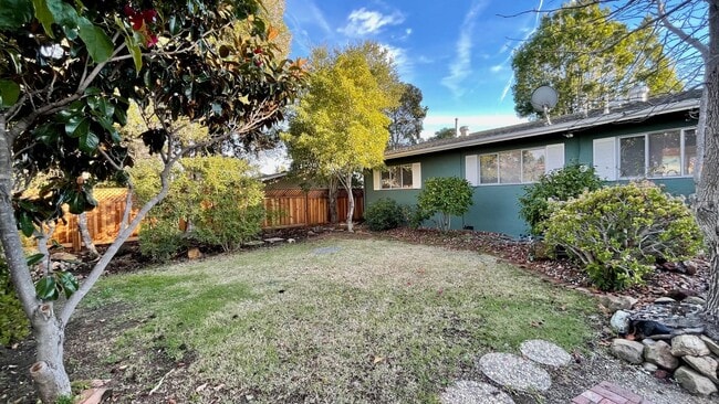Building Photo - Classic San Luis 3 Bedroom 2 Bath House in Ferrini Heights