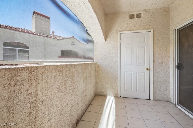 Building Photo - 525 Indian Princess Dr