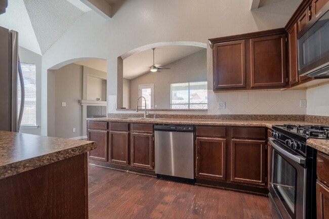 Building Photo - "Charming 4-Bed Oasis with 3 Full Baths on Twin Leaf Drive in El Paso, TX!"