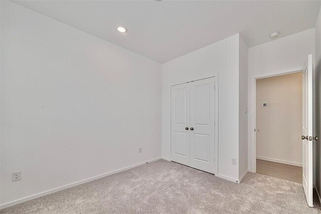 Building Photo - 6743 Iron Clover Dr