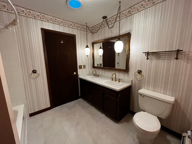 Building Photo - Gorgous Home For Rent In Brush!