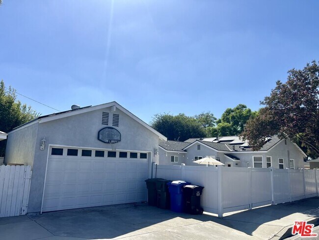 Building Photo - 8404 Newlin Ave