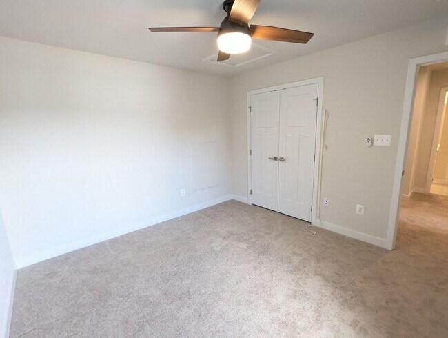 Building Photo - Stunning villa in the Harrison Terrace com...