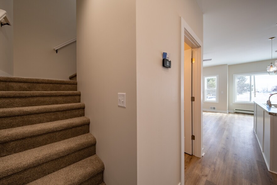 Building Photo - 412 W Baraga Ave