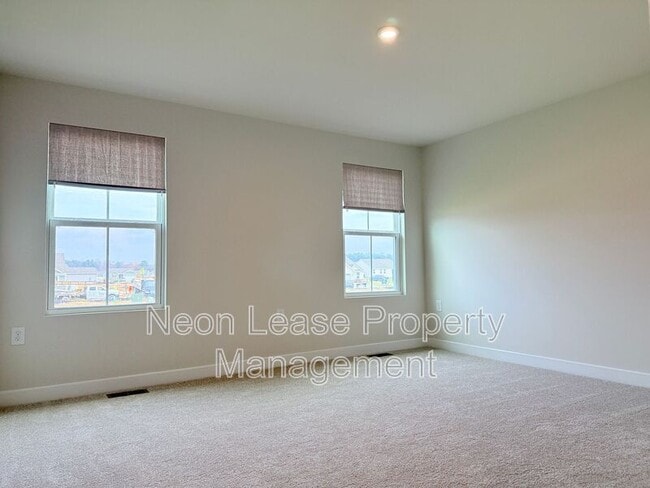 Building Photo - 7287 Clubhouse Dr