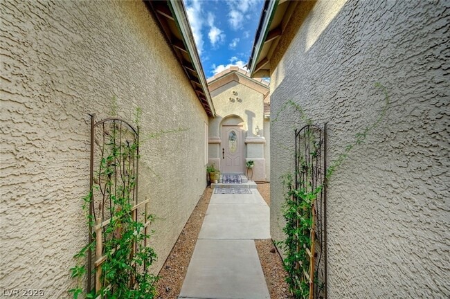 Building Photo - 2288 Tedesca Dr