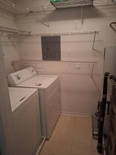 Building Photo - 9729 Wildwood Ct