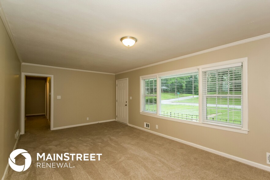 Building Photo - 3545 Ingledale Dr SW