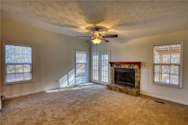 Building Photo - 2475 Nugget Dr SW