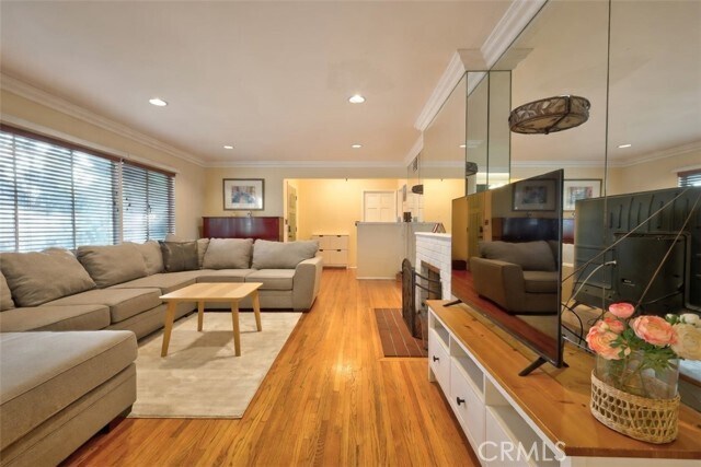 Building Photo - 2895 Woodlawn Ave