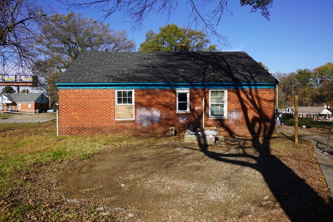 Building Photo - 2361 Joy Ln