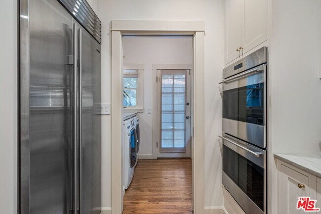 Building Photo - 409 S Highland Ave