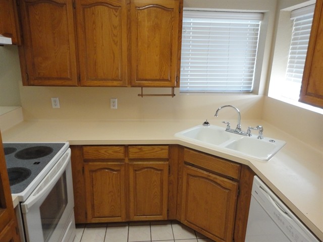 Building Photo - 7312 Glen Dr